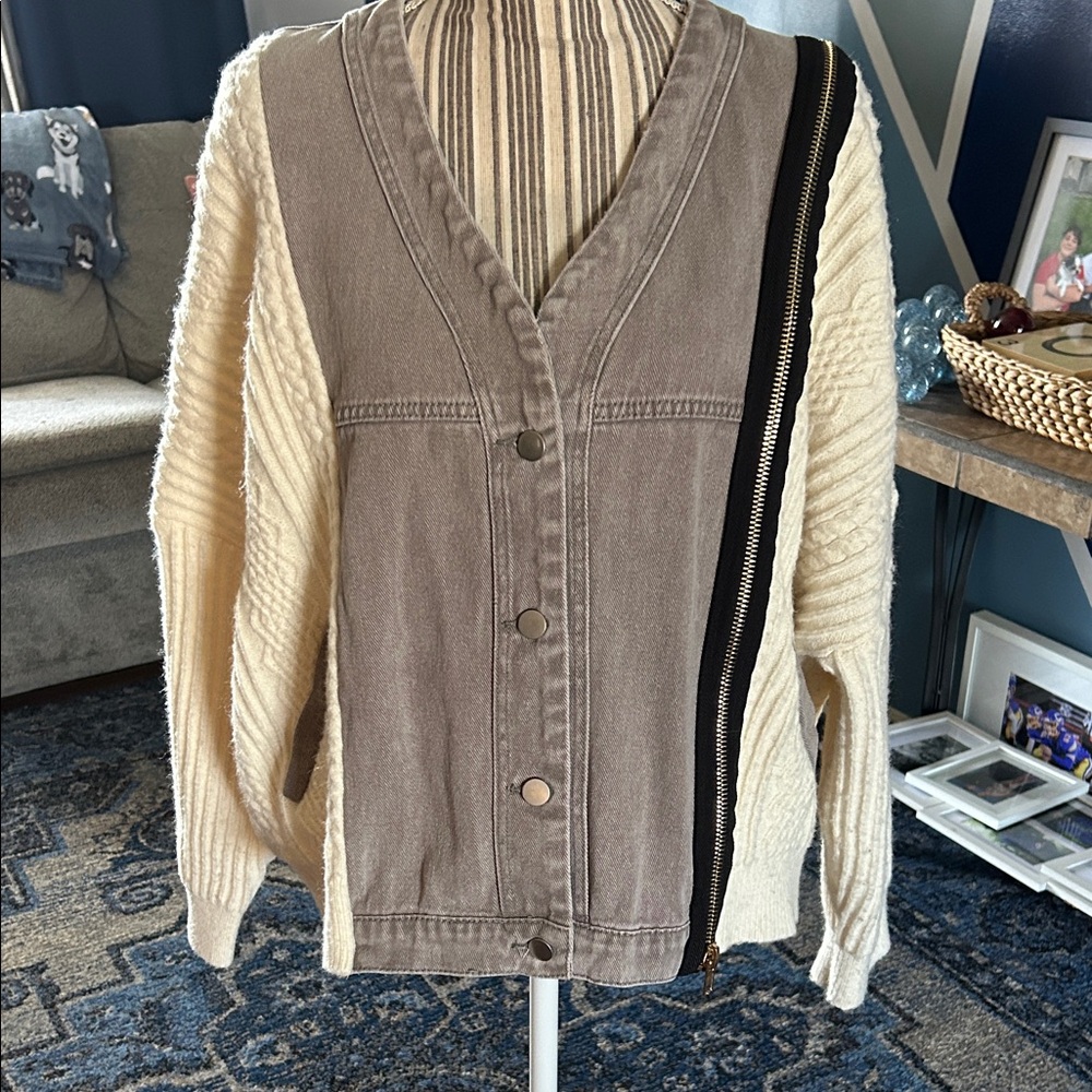 POL Two-Tone Cardigan Cropped Jacket in Taupe, Cream and Black Zipper